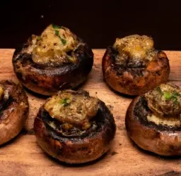 Deliciosos champiñones al ajillo rellenos