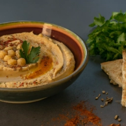 Hummus de lentejas casero en un tazón
