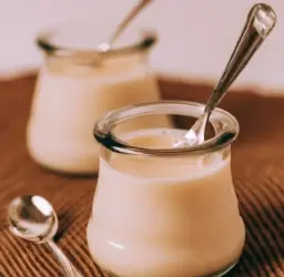 Deliciosas natillas veganas caseras con esencia de vainilla