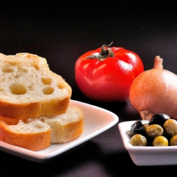 Delicioso pan con olivas, cebolla y tomates, perfecto para acompañar tus comidas al estilo Tagliatella.