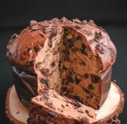 Delicioso panettone vegano con trozos de chocolate y sin huevo