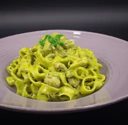 'Plato de pasta con guisantes