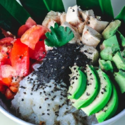 Un delicioso Poké Bowl vegano hecho con ingredientes frescos y coloridos, perfecto para una alimentación saludable y llena de sabor.