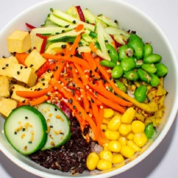 Un delicioso Poké Bowl vegano lleno de colores y sabores frescos: tofu