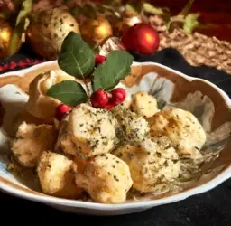 Imagen de un festivo menú vegetariano para Navidad con deliciosas recetas veganas.